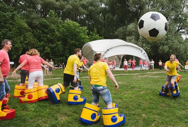 Jeu de foire, frappe de ballon à monnayeur